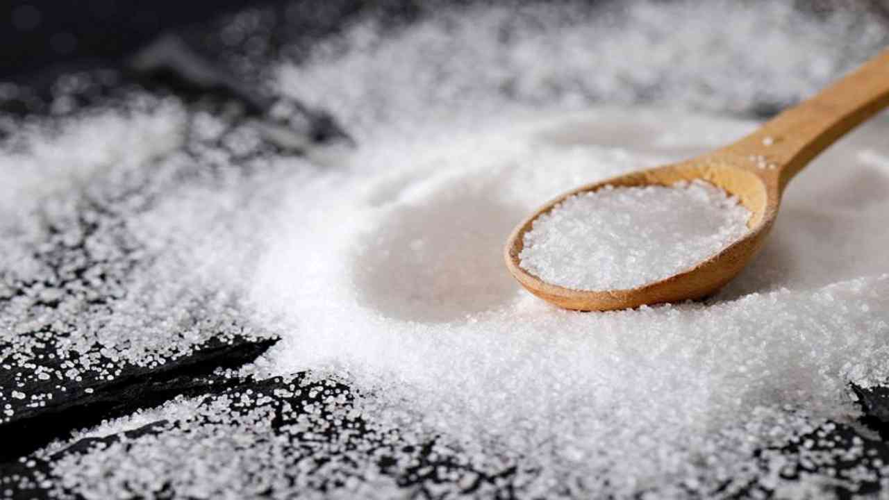 Quali sono i rischi se si mangia troppo sale?
