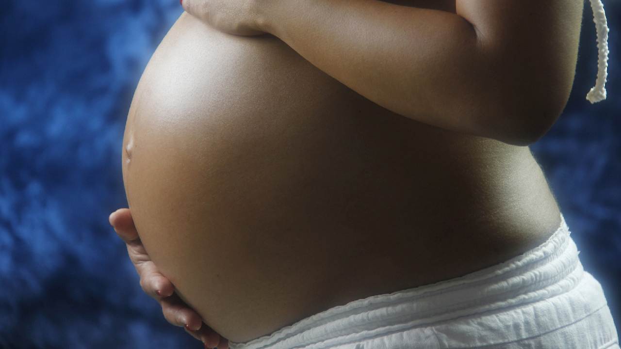 Pancia di donna incinta