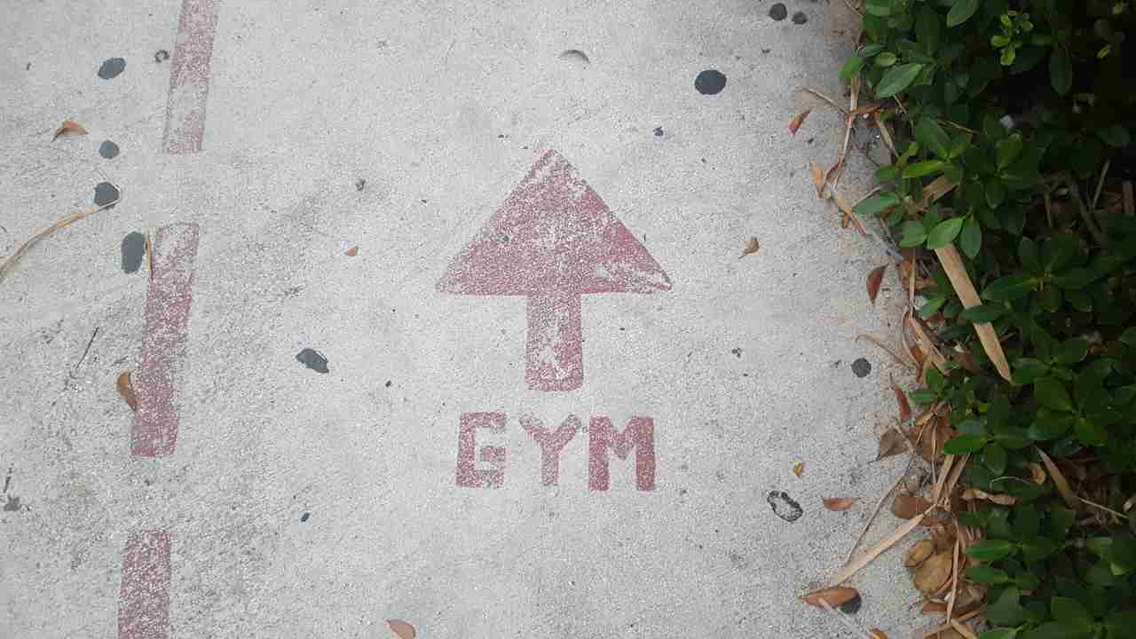 Scritta gym per terra