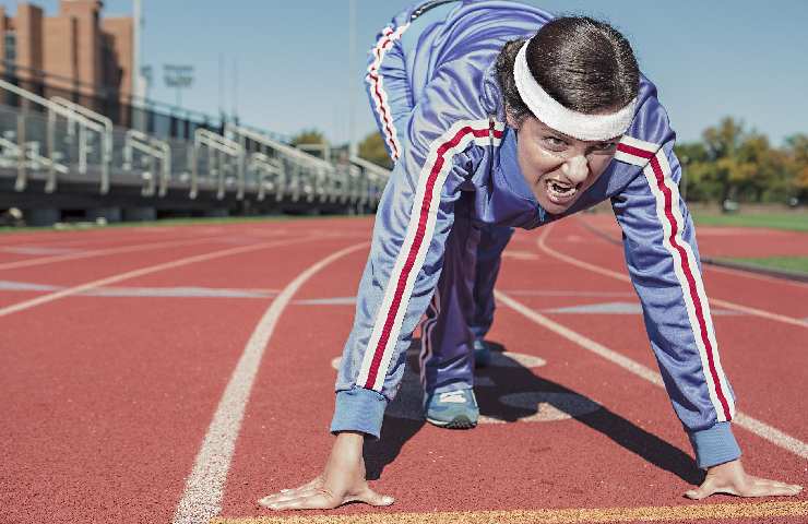 Donna si prepara a correre