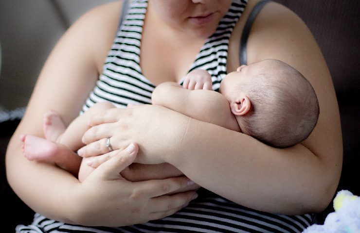 Una neomamma con il suo bambino