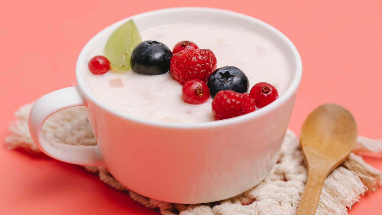 Ciotola di yogurt, un cibo fermentato
