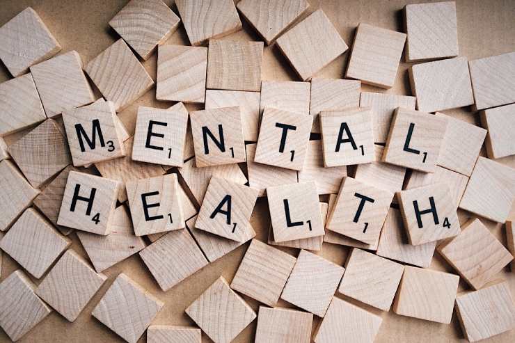 Puzzle che compone la scritta "mental health"