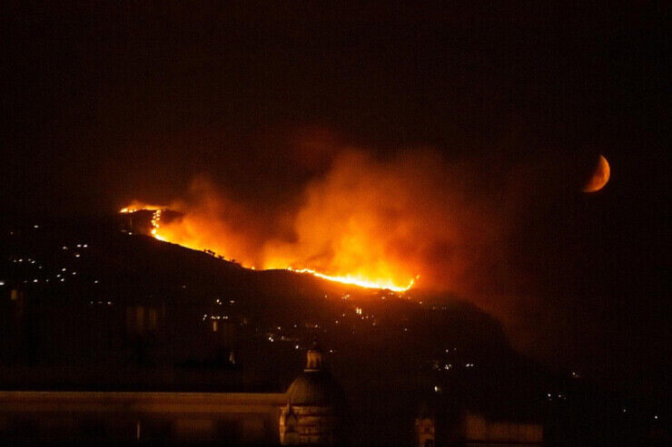 Incendio a Palermo: arriva l'ordinanza anti-diossina