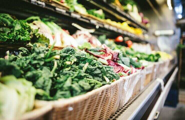 verdure fresche al supermercato