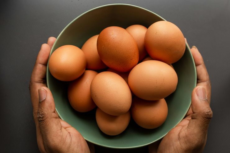 Le uova sono ricche di proprietà nutritive: mangiarle fa bene alla salute