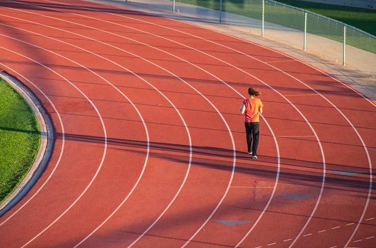 Corsa su una pista di atletica