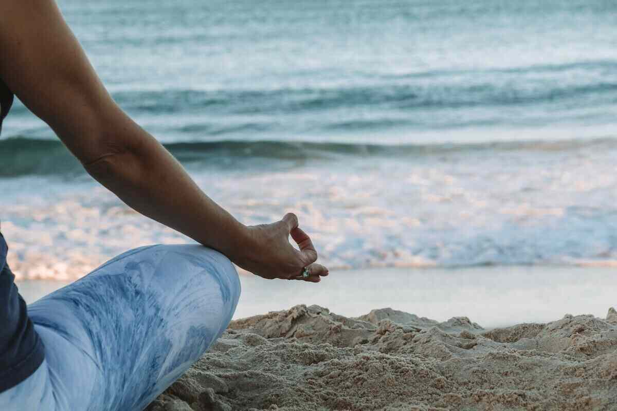 yoga in spiaggia