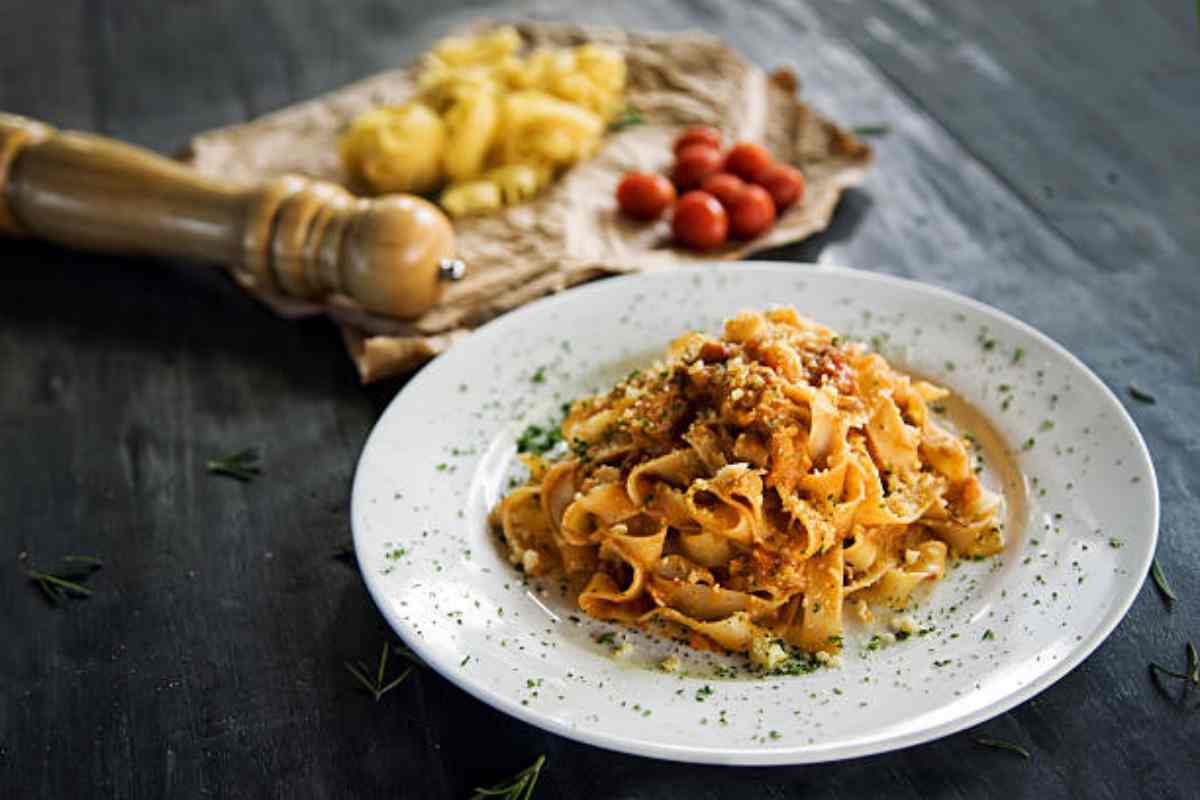 La pasta a cena fa male?